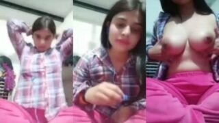 Sexy Desi Girl Shows Boobs for Viral Sex MMS