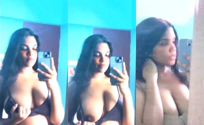 Desi xxx video of Sexy Desi Girl Shows Boobs
