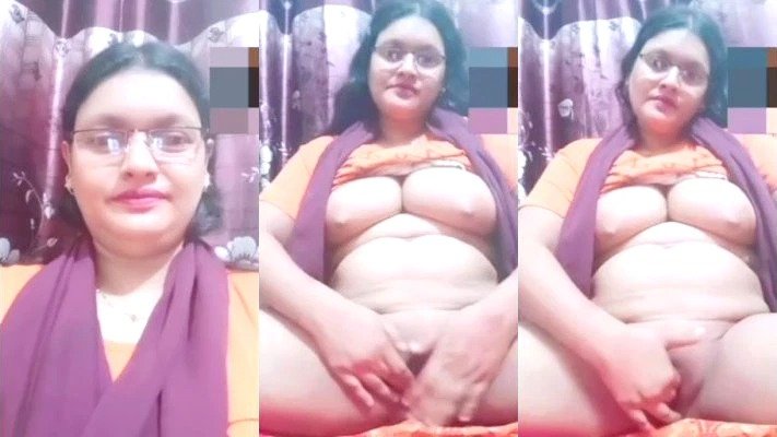 Horny Desi Bhabhi Fingering desi sex videos